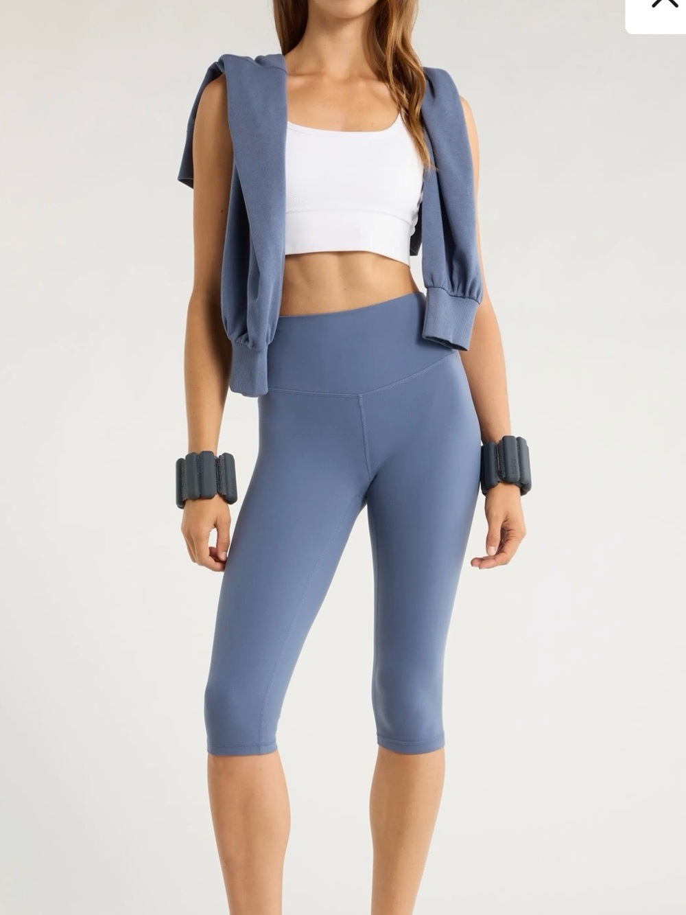 High-Rise Capri Leggings in Slate Blue